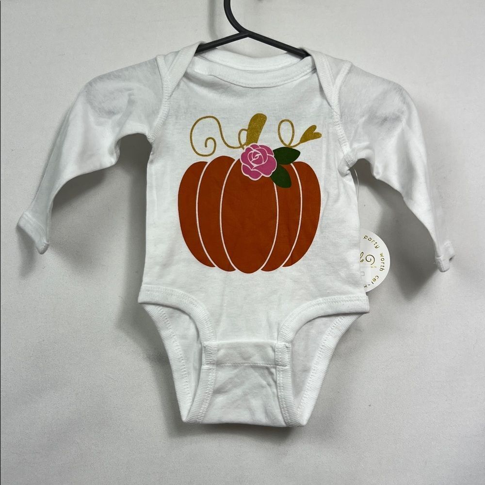 Sweet Wink white Rose Pumpkin long sleeve bodysuit NWT 0-3 months